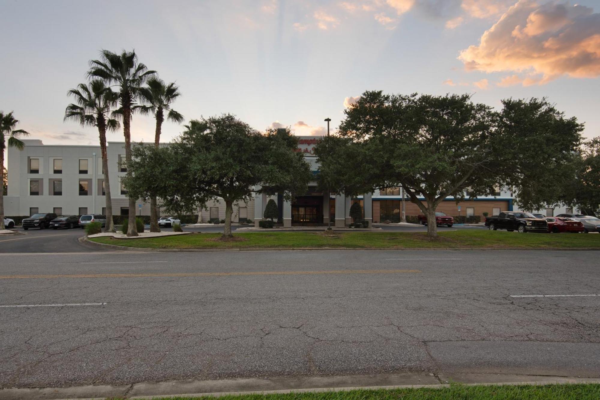 Hampton Inn & Suites Pensacola I-10 N At University Town Plaza Ferry Pass Exterior foto