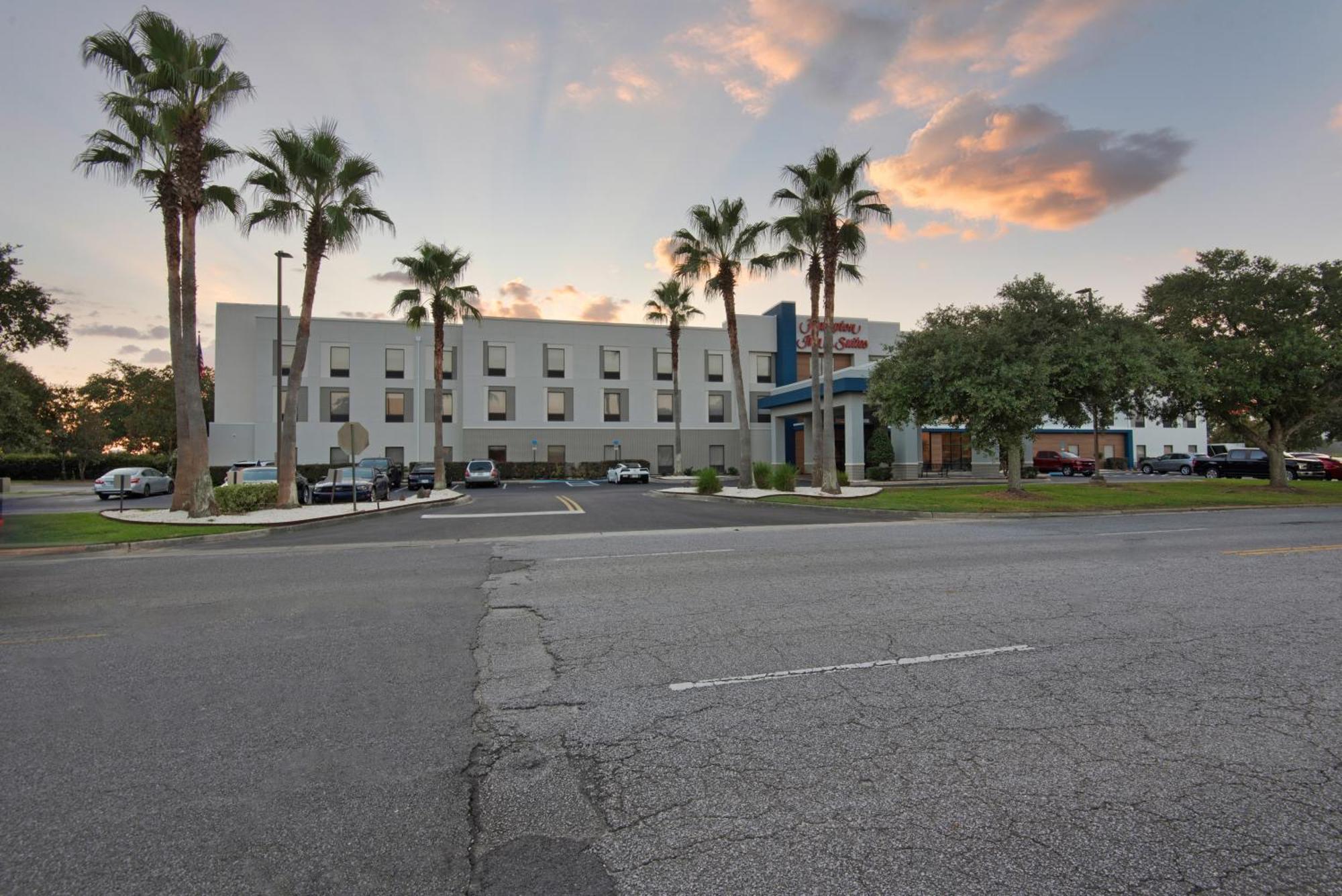 Hampton Inn & Suites Pensacola I-10 N At University Town Plaza Ferry Pass Exterior foto