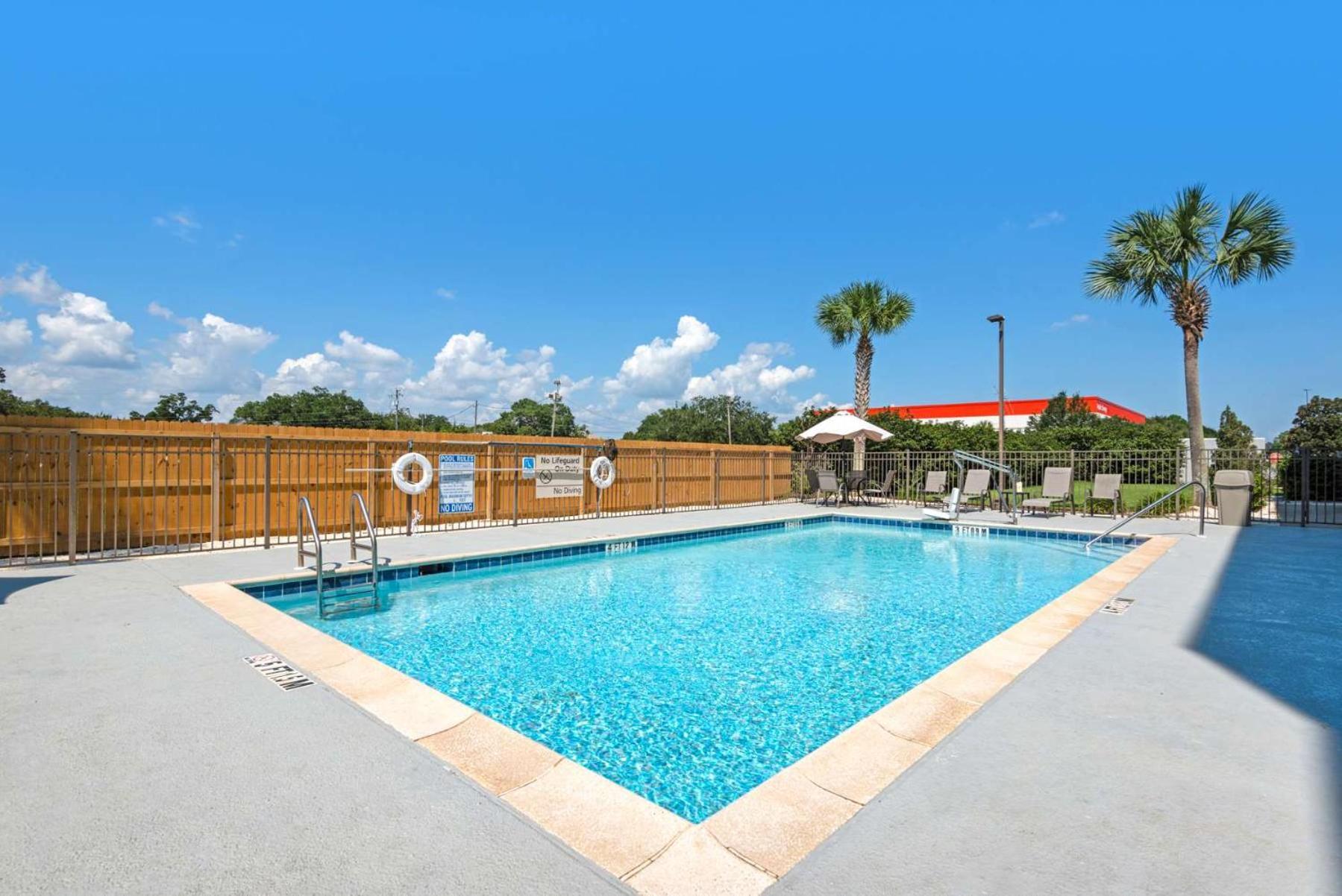Hampton Inn & Suites Pensacola I-10 N At University Town Plaza Ferry Pass Exterior foto