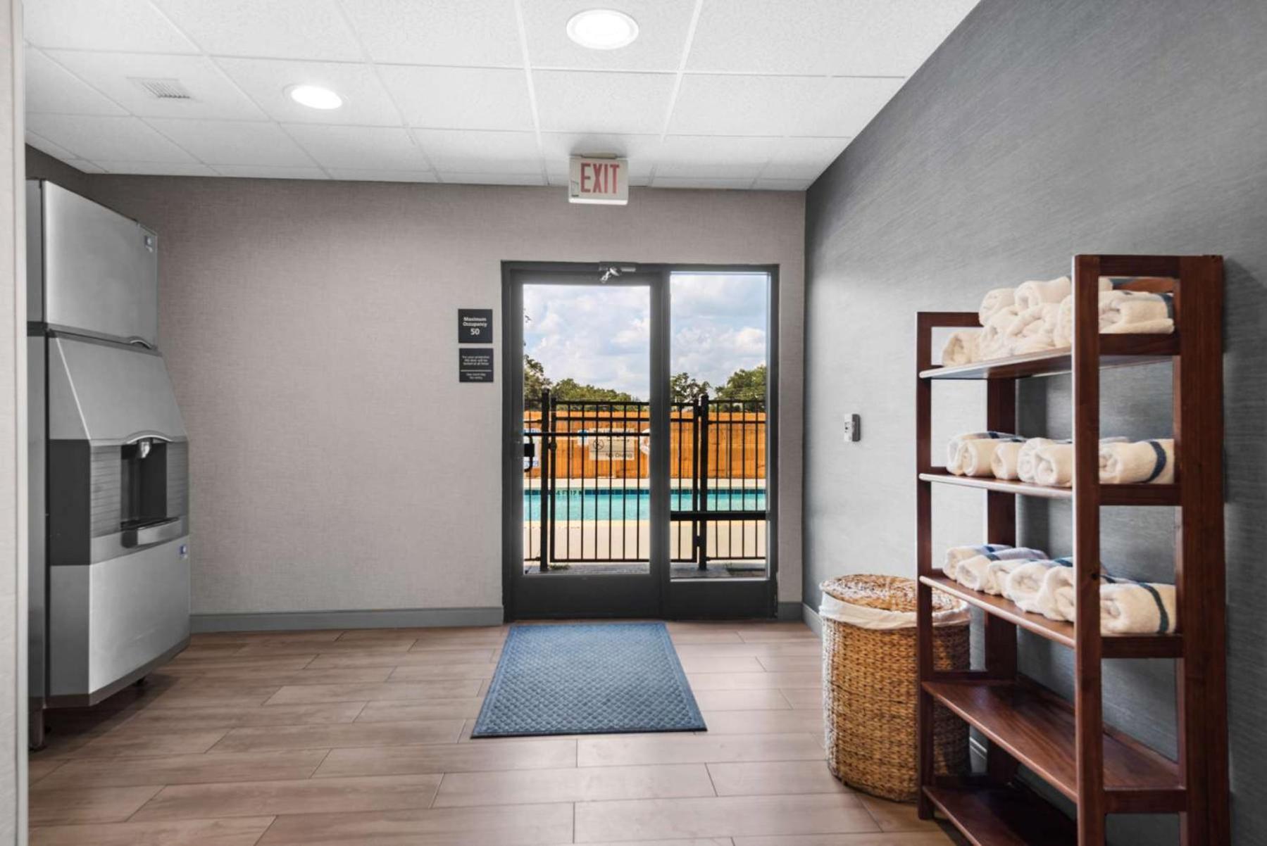 Hampton Inn & Suites Pensacola I-10 N At University Town Plaza Ferry Pass Exterior foto